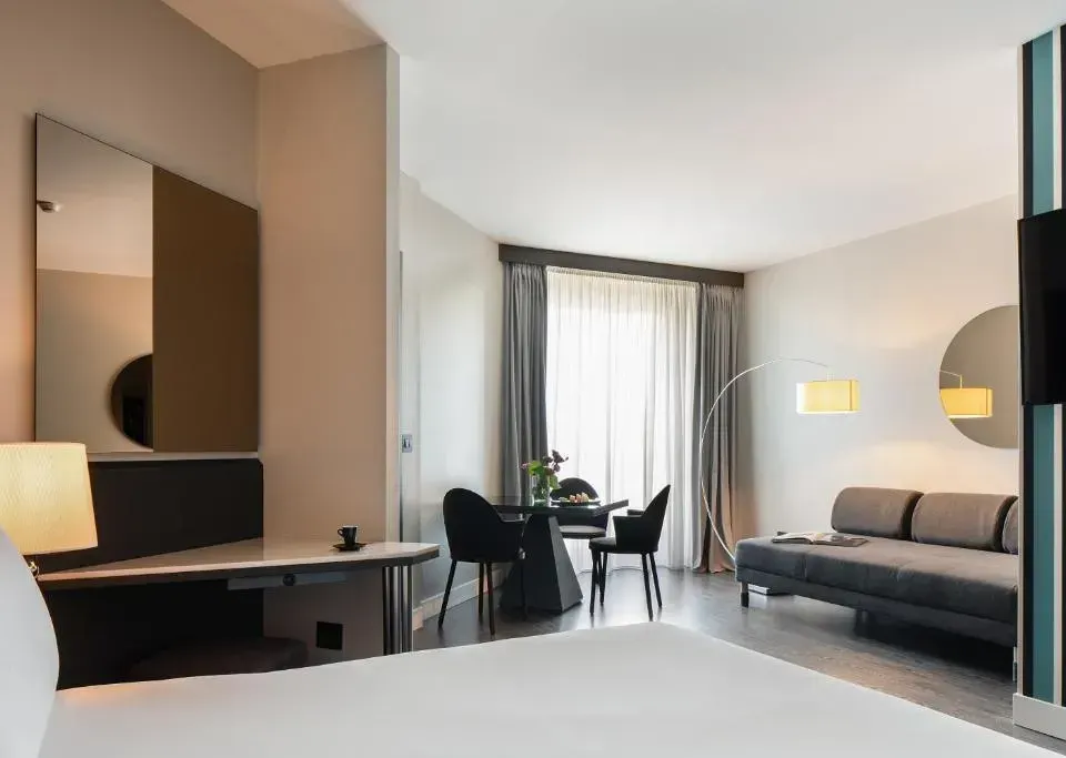 Photo 6 of 10, The Nicolaus Hotel