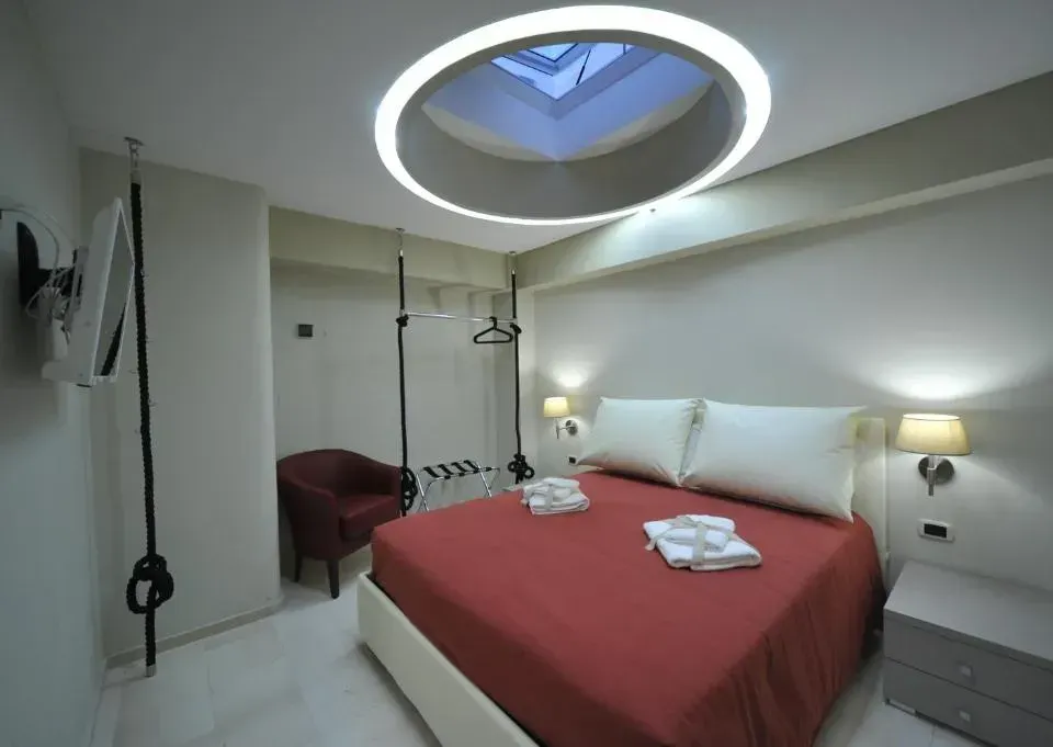 Photo 7 of 10, Gatto Bianco House
