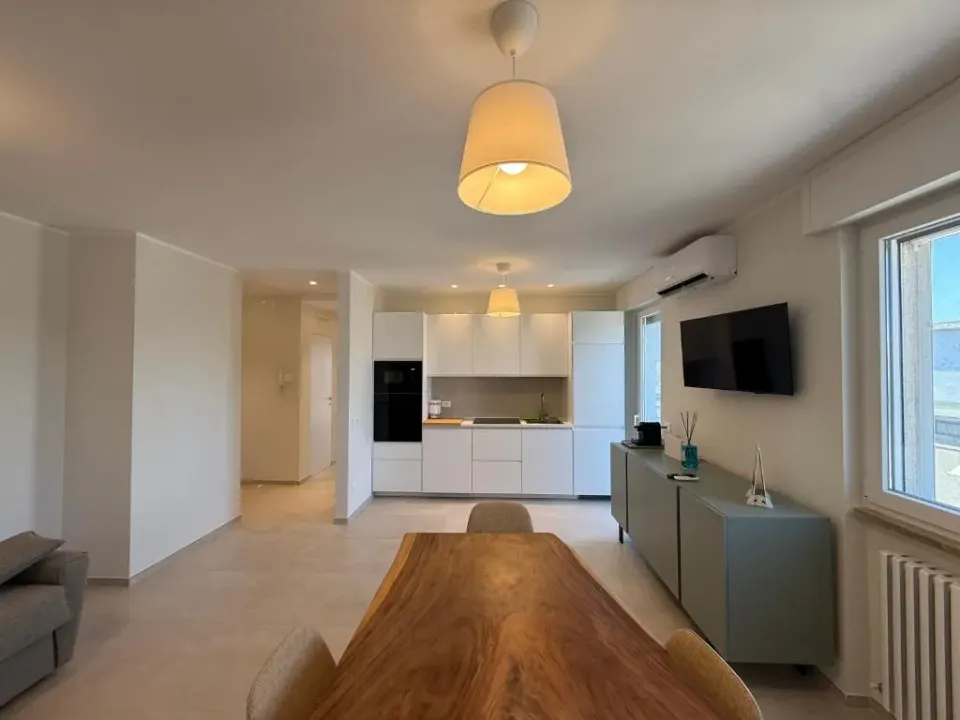 Photo 8 of 10, Sunset Luxury Home