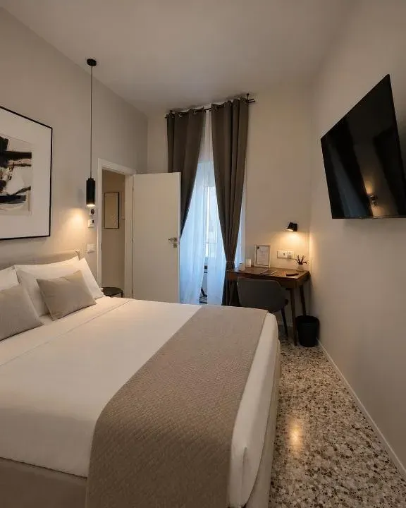 Photo 9 of 10, Bari LandLord 15