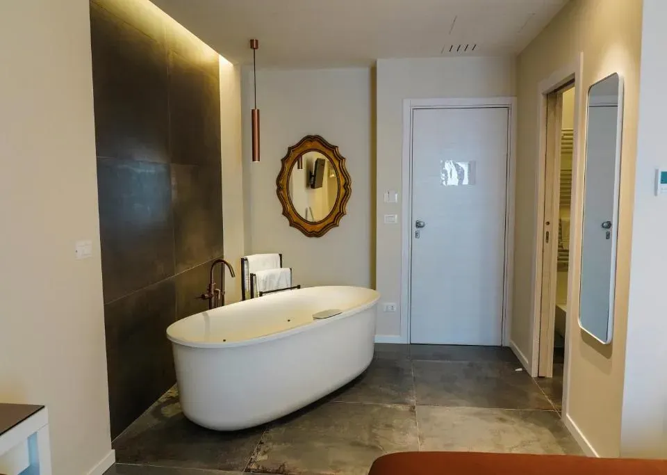 Photo 3 of 10, Morris Rooms