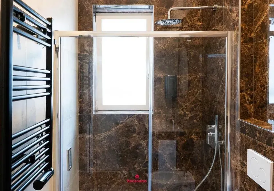 Photo 8 of 10, Barirooms - Cardassi Suites
