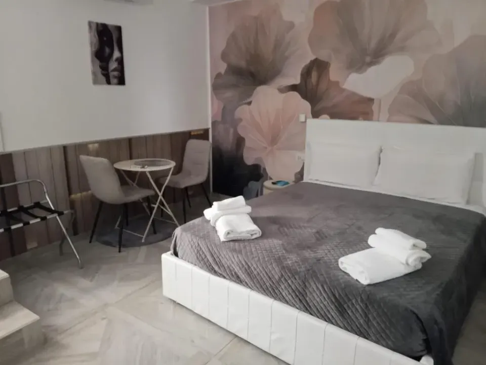 Photo 5 of 10, La Corte Guest House