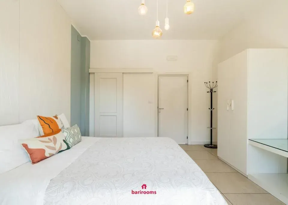 Photo 2 of 10, BARI ROOMS Suite Station