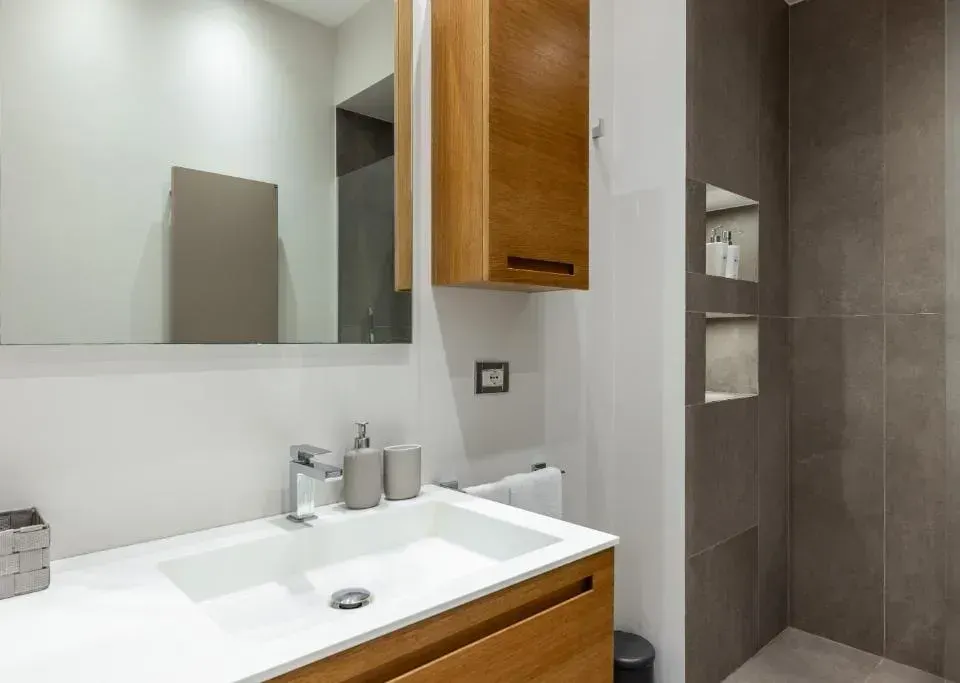 Photo 6 of 10, Panoramic Flat-Les Suites