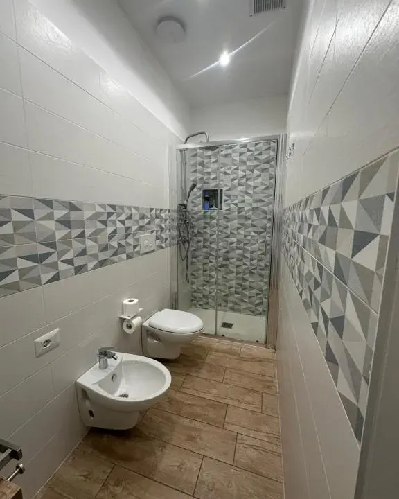 Photo 3 of 9, Brigata Regina Apartments