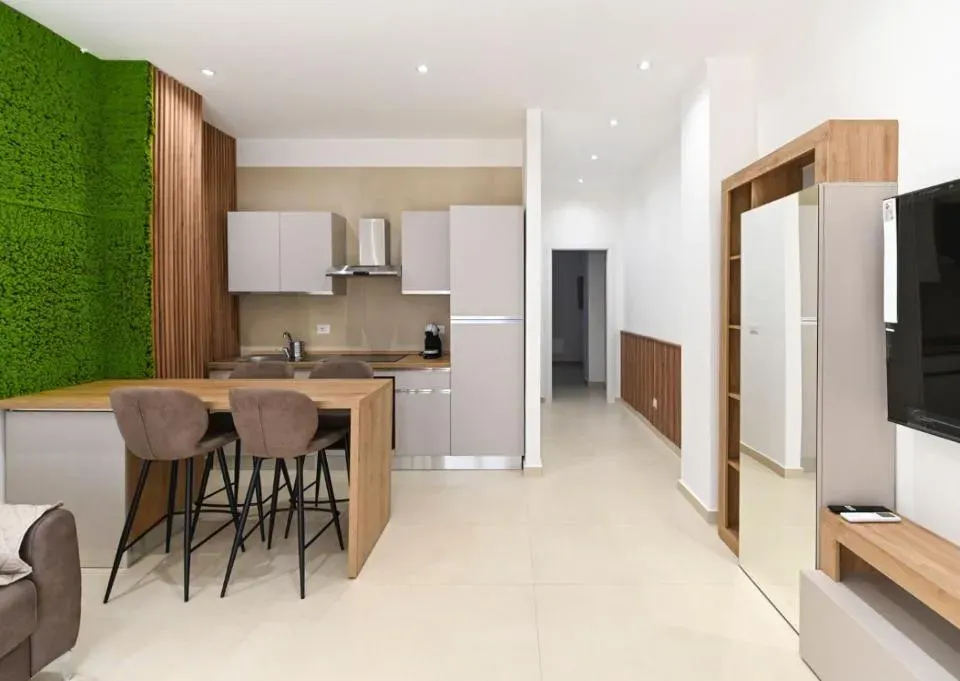 Photo 5 of 7, SeaRose Apartment