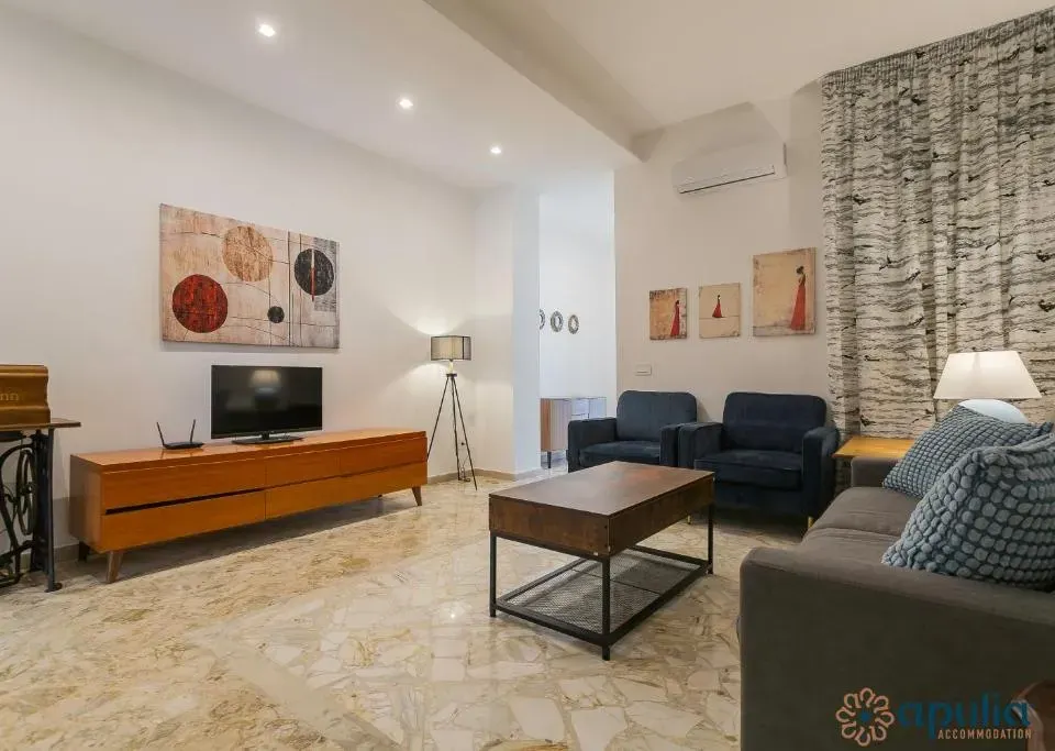 Photo 5 of 10, Dimora Dante 228 by Apulia Accommodation