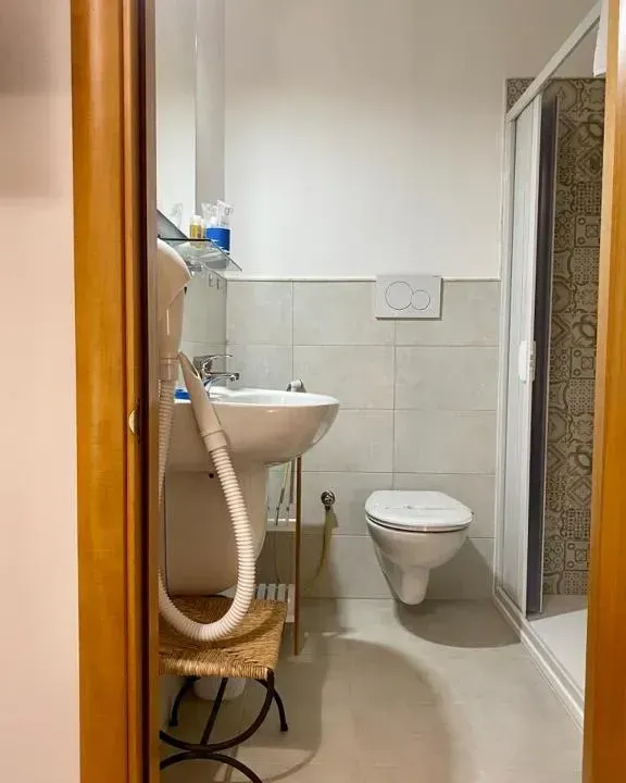 Photo 8 of 10, Ginevra Rooms