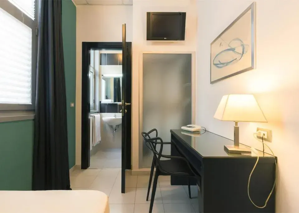 Photo 9 of 10, Executive Business Hotel