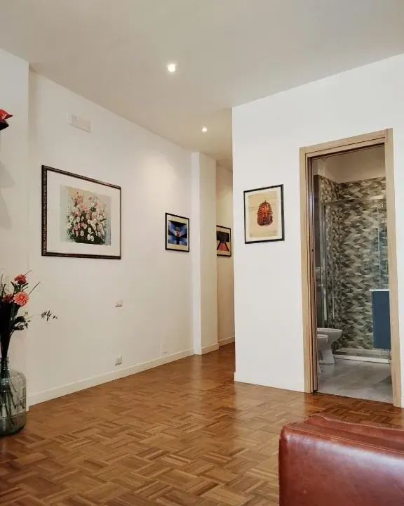 Photo 3 of 10, Casa dei Fiori Colorful Apt