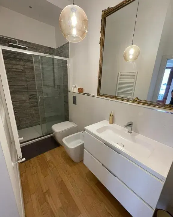 Photo 6 of 10, Guiscardo Suites