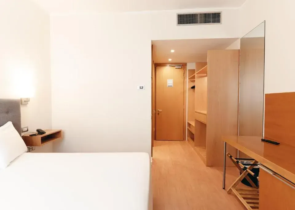 Photo 2 of 10, Hotel Excelsior Bari - by Farace Hotels
