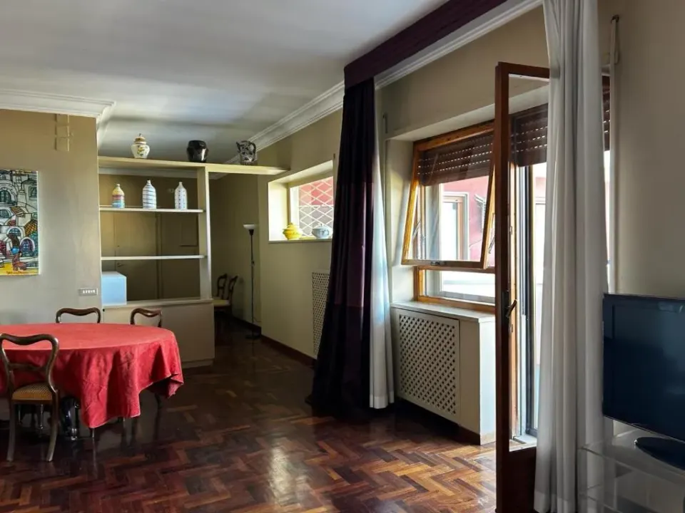 Photo 4 of 10, Front Beach Apartment - 3 Bedrooms