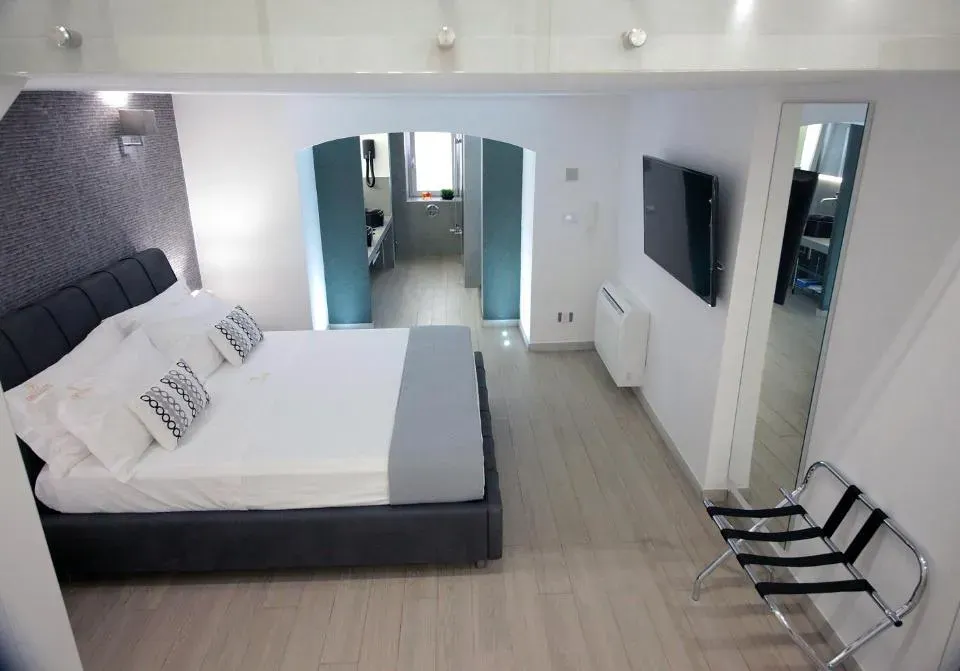 Photo 6 of 10, DIVA SUITE