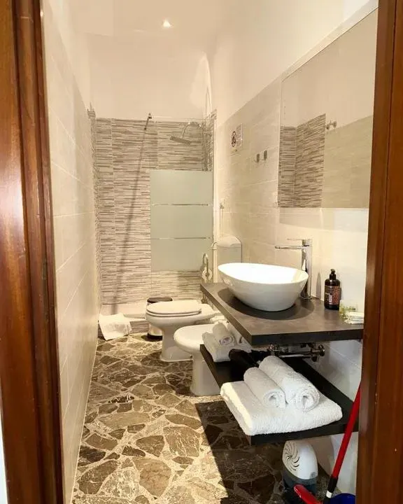 Photo 6 of 8, LB&b Holiday Suite Downtown Bari