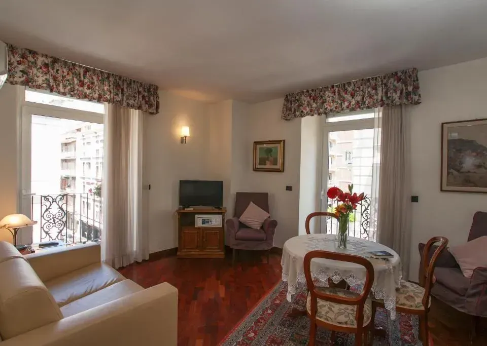 Photo 6 of 10, Zodiacus Residence