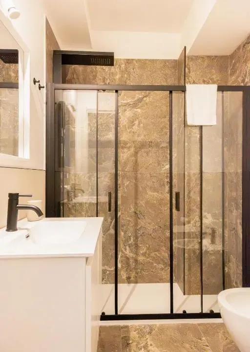 Photo 3 of 10, GV Suite Luxury