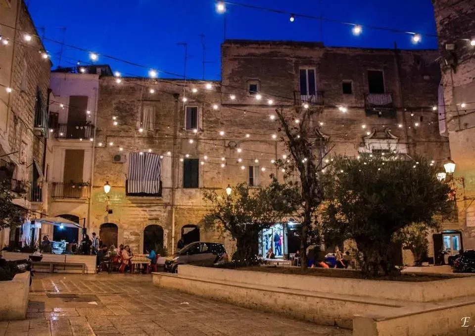 Photo 9 of 10, Piazzetta Degli Innamorati