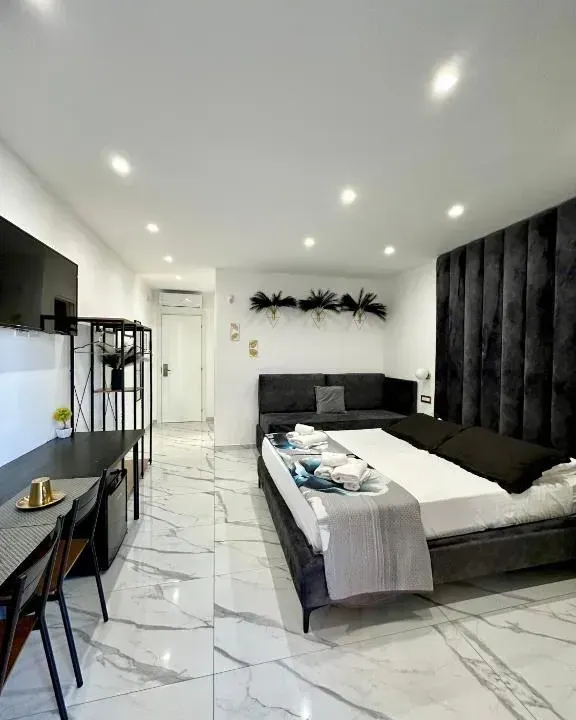 Photo 3 of 10, Oltremare Luxury Suites