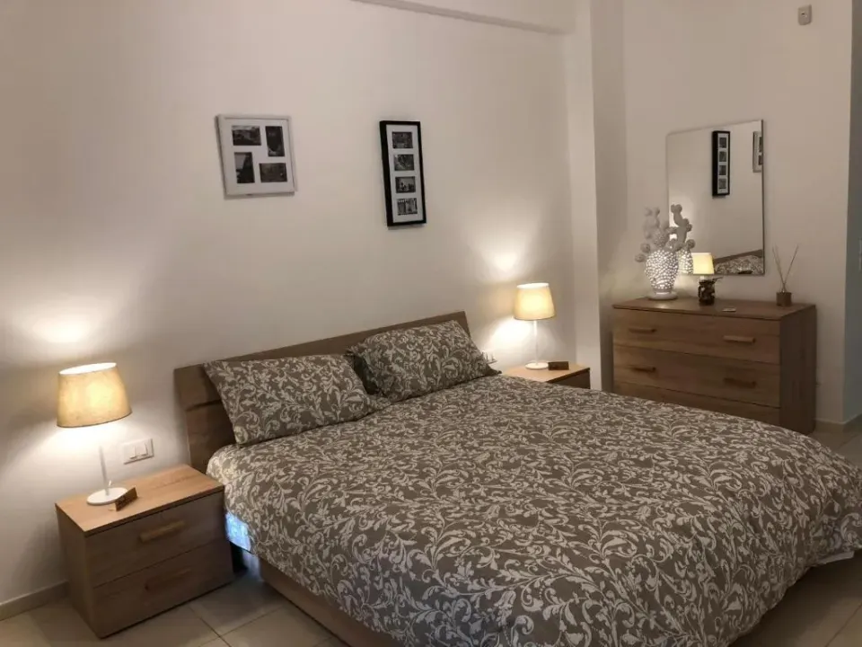 Photo 2 of 10, Suite 999
