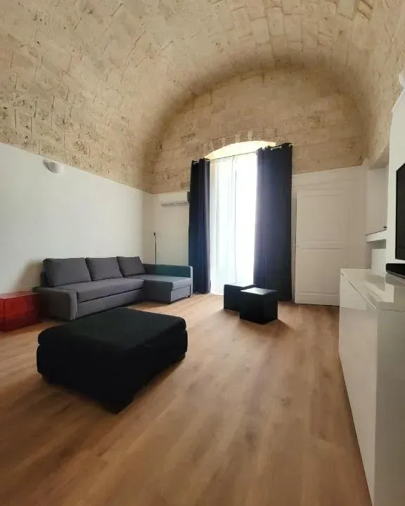 Photo 1 of 10, Central Station Apartment 1