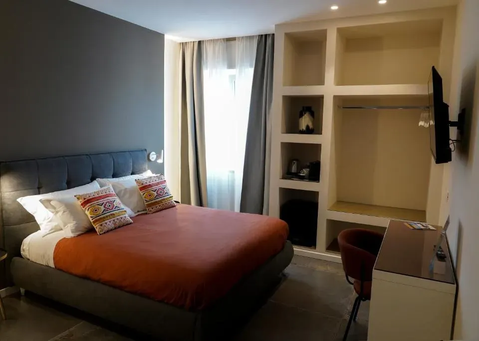 Photo 2 of 10, Morris Rooms