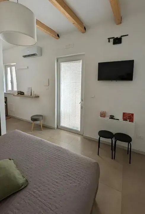 Photo 5 of 10, Solaria Suites