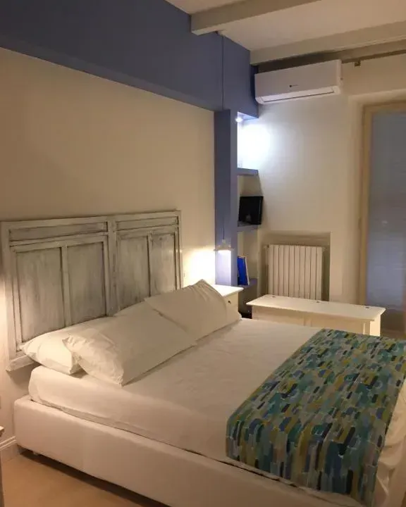 Photo 9 of 10, Apulia 35