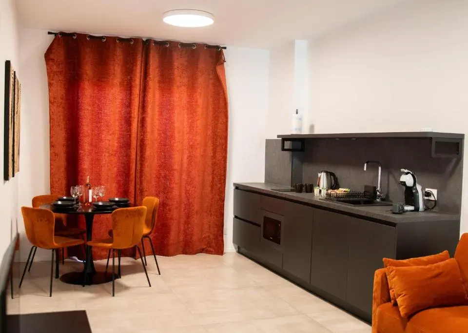 Photo 9 of 10, Marisabella Suite 6 - 8 - 12