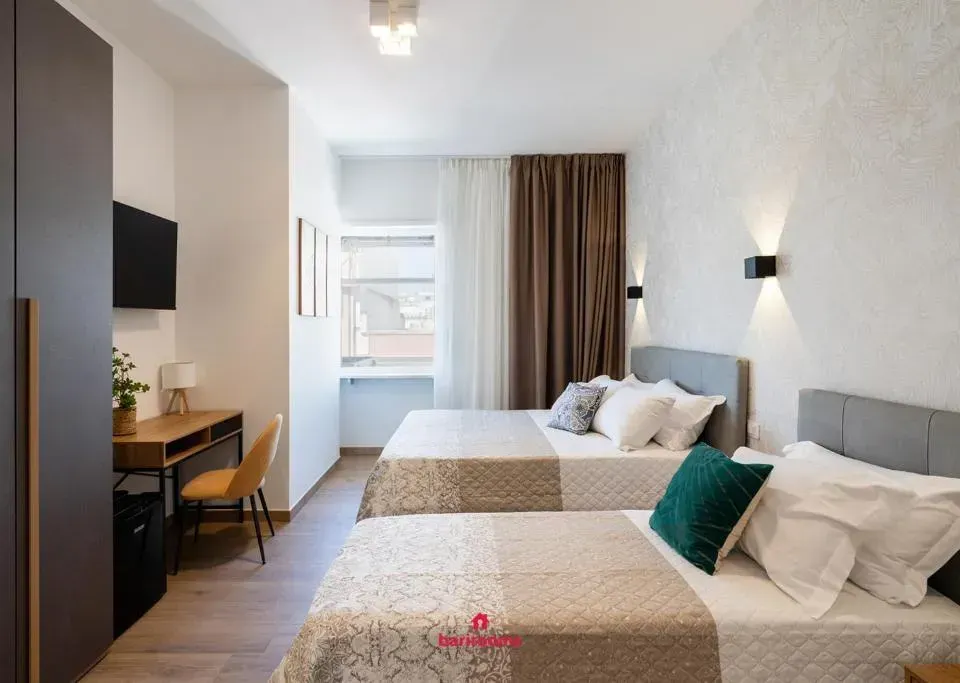 Photo 9 of 10, Barirooms - Sparano Suites