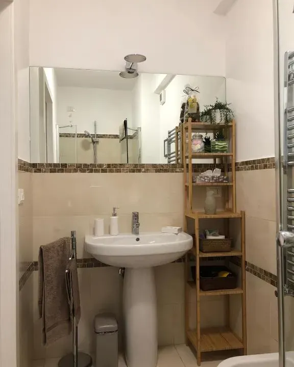 Photo 3 of 10, Suite 999
