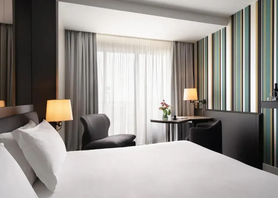 Photo 3 of 10, The Nicolaus Hotel