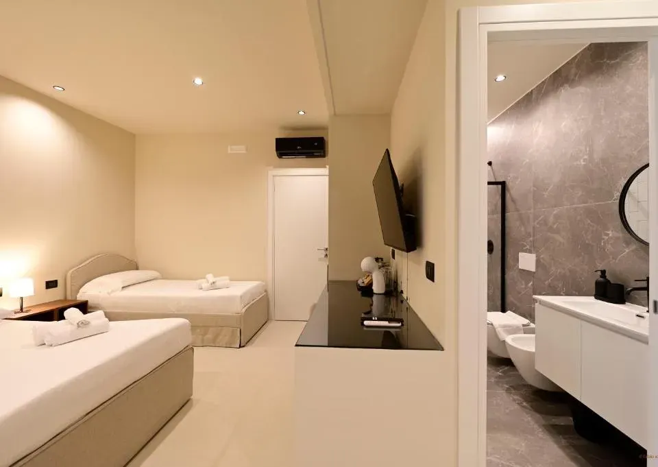 Photo 6 of 10, Melovì - Modern House