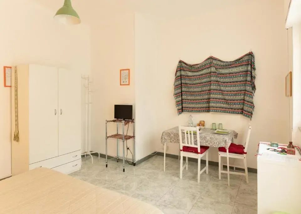 Photo 3 of 10, Archita Guest House