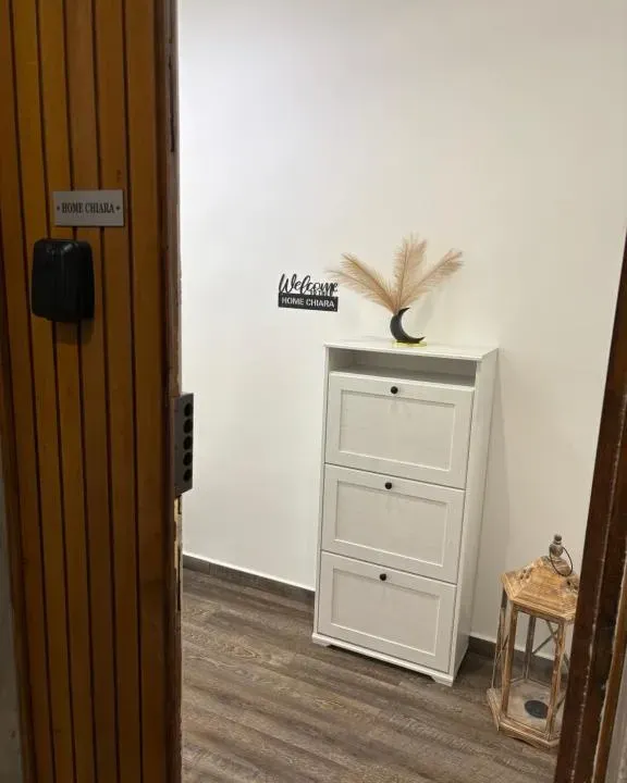 Photo 3 of 10, Home Chiara