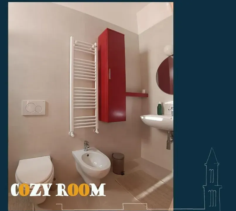 Photo 7 of 10, cozy room