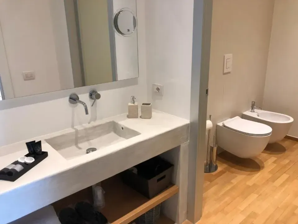 Photo 3 of 10, 200 ROOMS & TERRACE