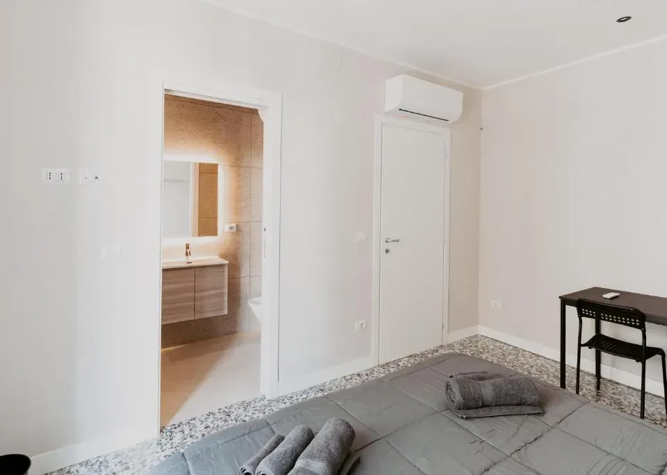 Photo 6 of 10, Manzoni Palace 900