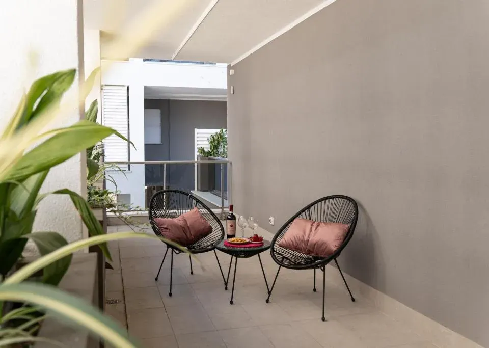 Photo 5 of 10, AM156 Bari Apt 239 Modern Urban Suite with Terrace & WiFi