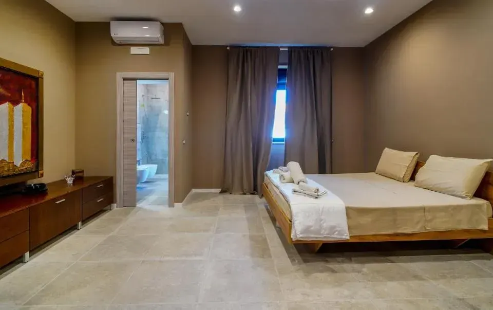 Photo 8 of 10, Suite DELFINO 39