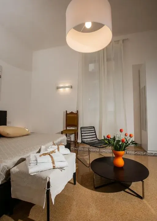 Photo 2 of 10, Abate Luxury Interno 3
