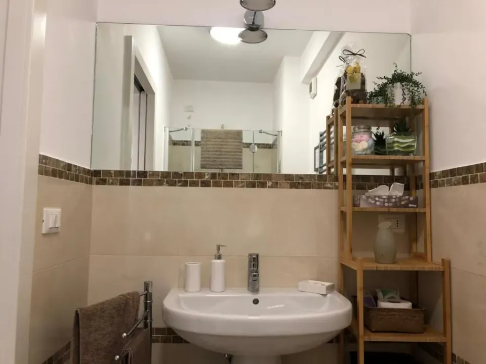 Photo 8 of 10, Suite 999