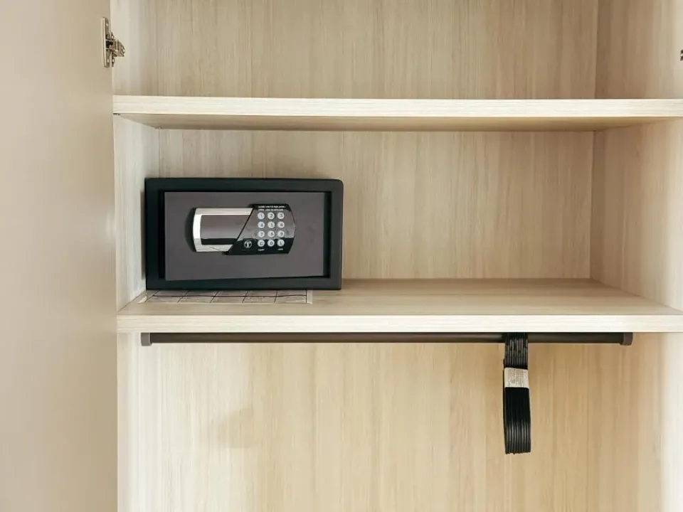 Photo 5 of 10, Room 56 - Suites