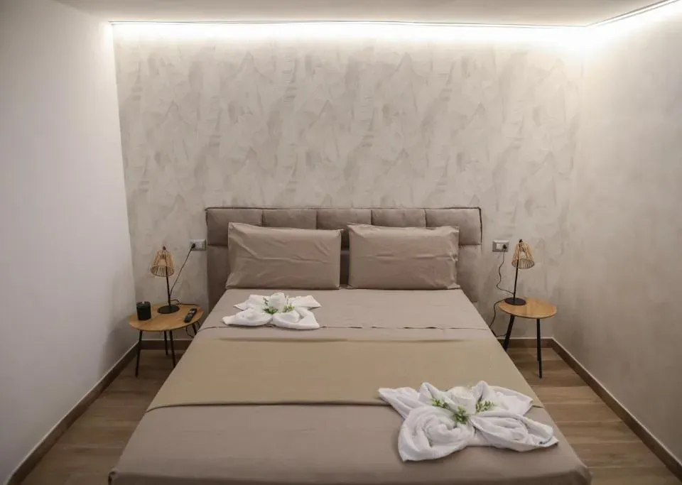Photo 3 of 10, Luxury Regina 14