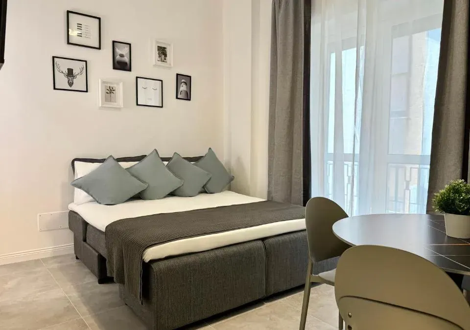 Photo 2 of 10, LAUS ANDREA DA BARI Luxury Design Apartment 1