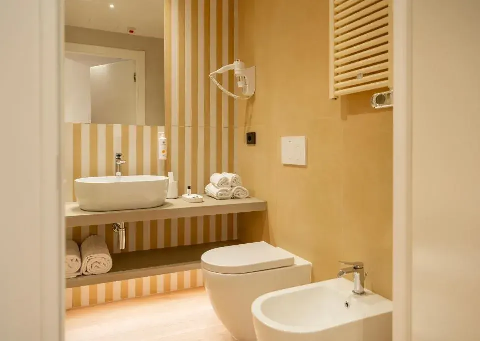 Photo 2 of 10, BISCARDI Hotel