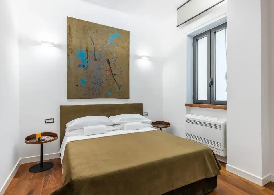 Photo 1 of 10, Panoramic Flat-Les Suites