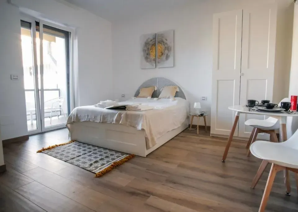 Photo 9 of 10, Rossani Miniapartdeluxe - Business Suite
