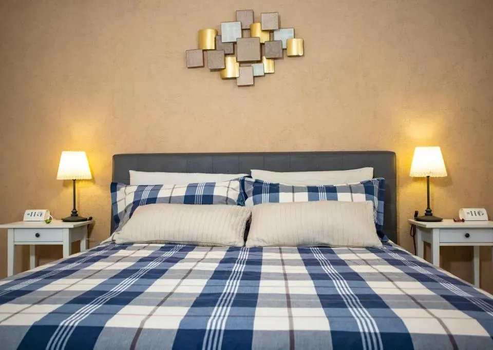 Photo 8 of 10, Arco Alto Apartment